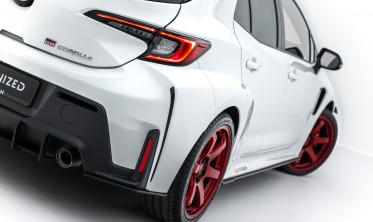 Бокові накладки (елерони) на задній бампер Toyota Corolla Mk12 GR Street Pro фото