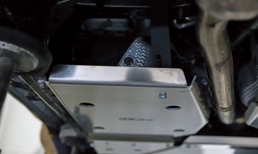 Захист роздатки і бака adblue Toyota Land Cruiser J250 фото