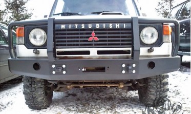 Захисна дуга силового бампера Mitsubishi Pajero I (1982-1991) фото