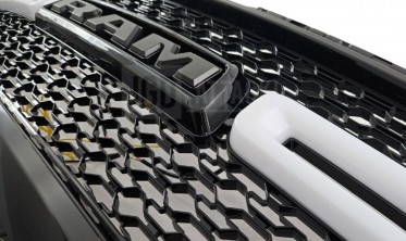 Радиаторная решетка Dodge Ram 1500 (2019-2023) глянец фото