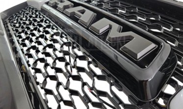 Радиаторная решетка Dodge Ram 1500 (2019-2023) глянец фото
