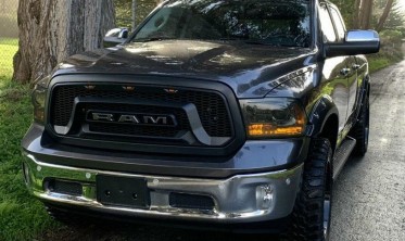 Радиаторная решетка Dodge Ram (2013-2018) в стиле Rabel матовая фото