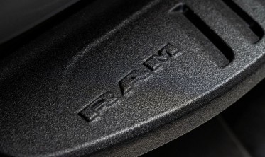 Стальные боковые подножки Dodge Ram (2013-2018) фото