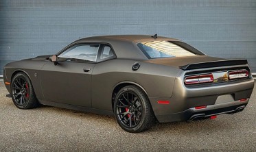 Спойлер на багажник Dodge Challenger srt style чорний матовий фото
