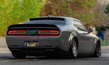 Бленда заднего стекла Dodge Challenger черный матовый фото