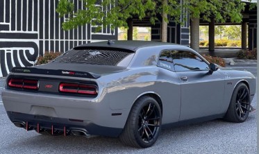 Бленда заднего стекла Dodge Challenger черный матовый фото