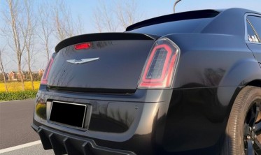 Дифузор заднього бампера Chrysler 300 (2012-2014) srt style чорний матовий фото