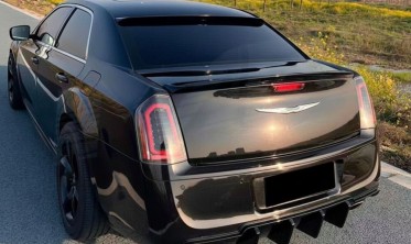 Дифузор заднього бампера Chrysler 300 (2012-2014) srt style чорний матовий фото