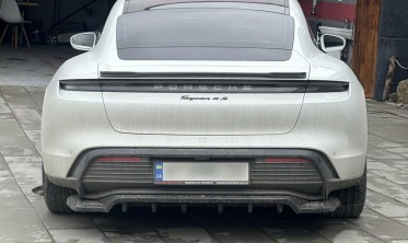 Тюнінговий дифузор (накладка) на задній бампер Porsche Taycan Mk1 фото