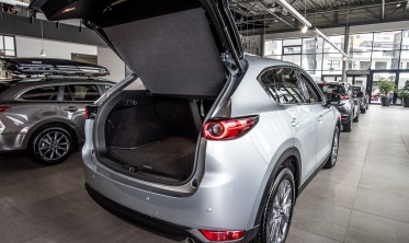 шторка-полка багажника MAZDA CX-5 II 2017-... черная вариант 2 фото