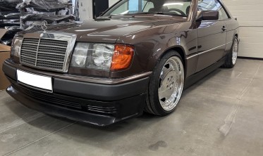 Тюнинговые накладки на пороги Mercedes W124 coupe фото