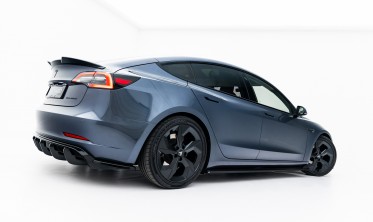 Дифузори (лістви) на бічні пороги Tesla Model 3 фото