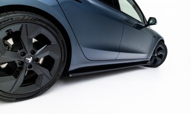 Дифузори (лістви) на бічні пороги Tesla Model 3 фото