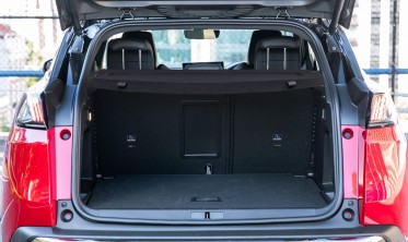 шторка-полка багажника Peugeot 3008 (2016-2024) черная вариант 2 фото