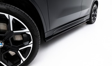 Нижние накладки (листвы) на боковые пороги BMW X1 U11 M-Pack, M35i (Maxton Design) фото
