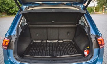 полка багажника для Volkswagen Tiguan MK2 (2016-2024) черная фото