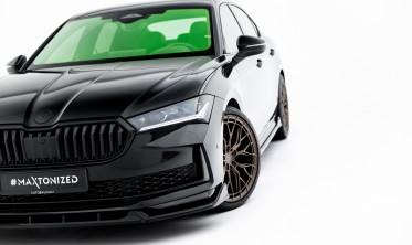 Накладка на передний бампер Skoda Superb Mk4 Sportline вар. 2 Maxton design фото