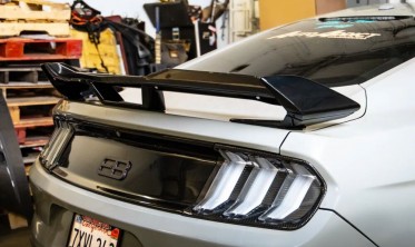 Спойлер багажника Ford Mustang у стилі Dark Horse чорний глянець фото