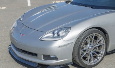 Тюнинговый диффузор переднего бампера Chevrolet Corvette (2005-2013) c6 черный глянец фото