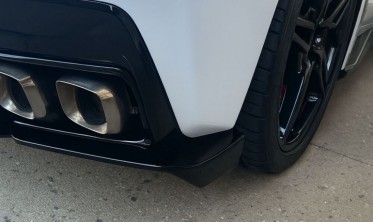 Боковые диффузоры заднего бампера Chevrolet Corvette (2020–2024) Stingray фото