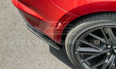 Боковые диффузоры заднего бампера Chevrolet Camaro 6 (2016–2023) черные матовые фото