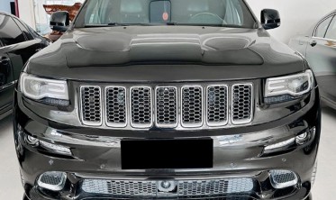 Тюнинговая накладка переднего бампера Jeep Grand Cherokee WK2 (2012-2016) черный глянец фото