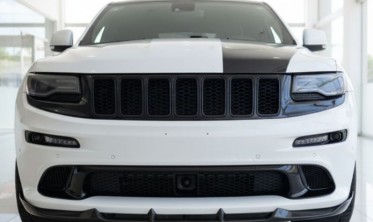 Тюнинговая накладка переднего бампера Jeep Grand Cherokee WK2 (2012-2016) V3 черный глянец фото
