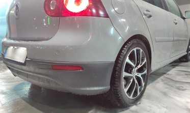Тюнінг накладка на задній бампер VW Golf 5 (1 виріз під вихлопну GTI) фото