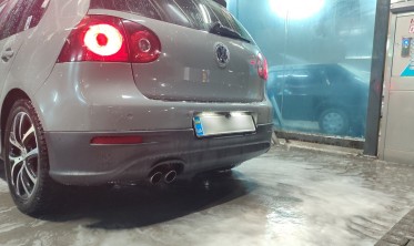 Тюнінг накладка на задній бампер VW Golf 5 (1 виріз під вихлопну GTI) фото