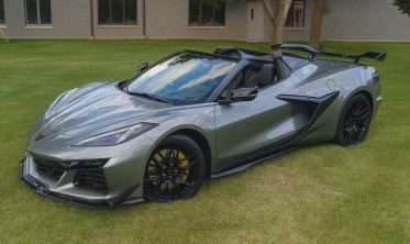Накладки на пороги Chevrolet Corvette (2023-2024) z06 черный глянец фото