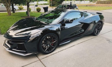 Накладки на пороги Chevrolet Corvette (2023-2024) z06 черный глянец фото