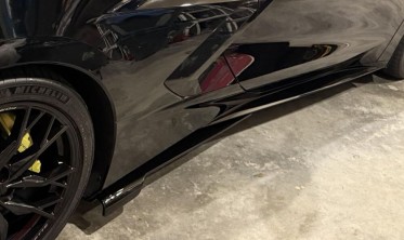 Накладки на пороги Chevrolet Corvette (2023-2024) z06 черный глянец v2 фото