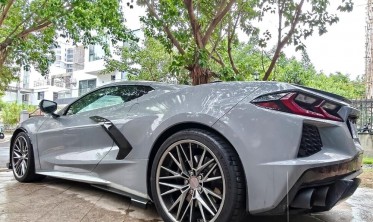 Накладки на пороги Chevrolet Corvette (2023-2024) z06 черный глянец v2 фото