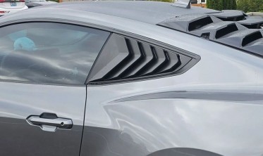 Накладки-жалюзи на боковые окна Ford Mustang Fastback (2014-2023) черный матовый фото
