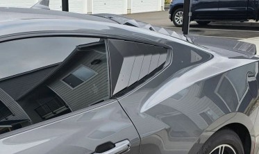 Накладки-жалюзі на бічні вікна Ford Mustang Fastback (2014-2023) чорний матовий фото