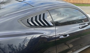 Накладки-жалюзі на бічні вікна Ford Mustang Fastback (2014-2023) чорний матовий фото