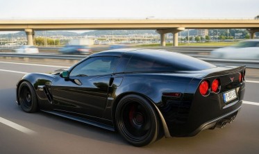 диффузоры порогов Chevrolet Corvette (2005-2013) zr1 style черный матовый фото