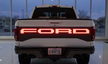 Накладка на задний борт Ford f150 (2015-2017) raptor style led фото