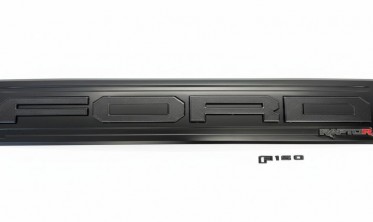 Накладка на задній борт Ford f150 (2024-2026) raptor style чорний матовий фото