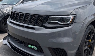 Тюнинговая накладка (юбка) на передний бампер Jeep Grand Cherokee WK2 (2014-2021) V2 черный глянец фото