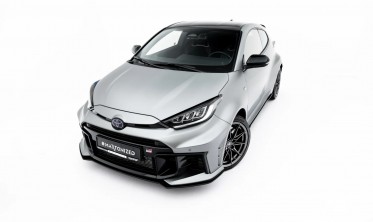 Тюнинг накладка на передний бампер Toyota GR Yaris Mk4 рест. Street Pro фото