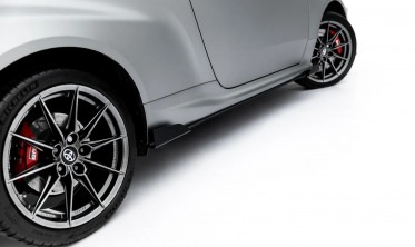 Листвы + накладки на боковые пороги Toyota GR Yaris Mk4 2024- Street Pro фото