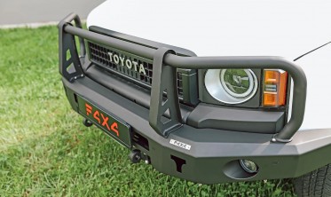 Захисна дуга силового переднього бампера Toyota Land Cruiser J250 фото