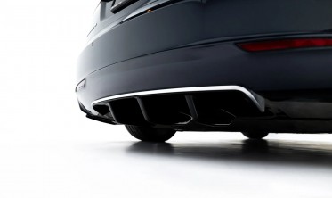 Центральная тюнинг накладка на задний бампер Tesla Model S 2012-2016 фото