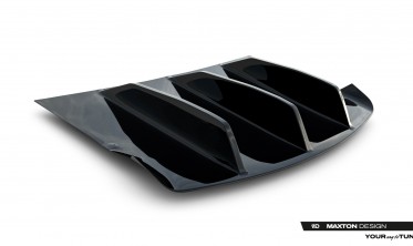 Центральная тюнинг накладка на задний бампер Tesla Model S 2012-2016 фото