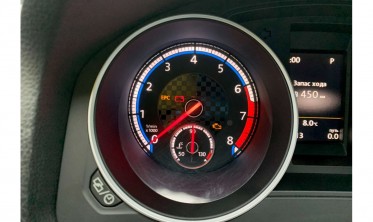 Тюнінг накладки (шкали) в щиток приладів VW Golf 6 стиль Moman фото