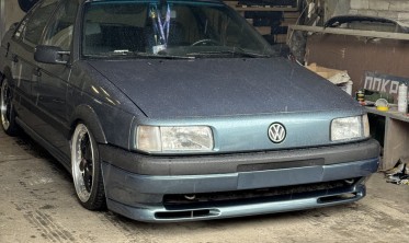 Тюнінгова накладка на передній бампер VW Passat B3 фото