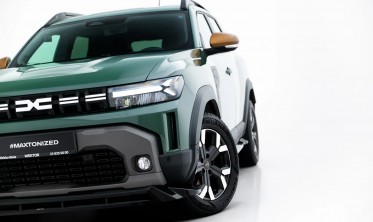 Тюнинг накладка на передний бампер Dacia Duster MK3 Maxton design фото