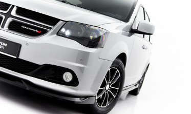 Тюнинг накладка (юбка) на передний бампер Dodge Grand Caravan Mk5 рестайл Maxton design фото