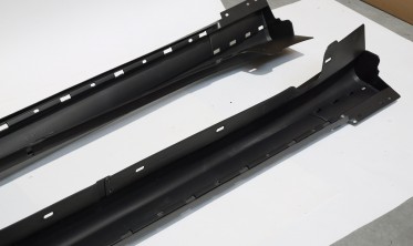 Тюнінг накладки на бокові пороги та двері  Mercedes W201 190E в стилі AMG фото